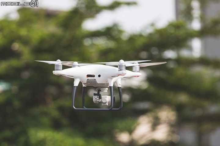 【採訪】Taiwan Drone 100 無人機群飛‧成功征服台南安平！產官學攜手推動無人機產業與教育！