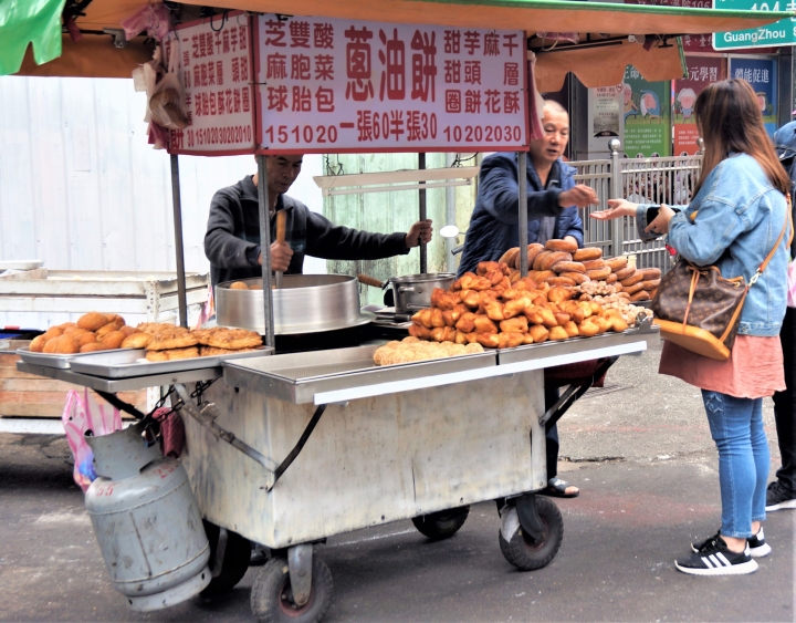 〔美食新語〕艋舺夜市10元美食傳奇