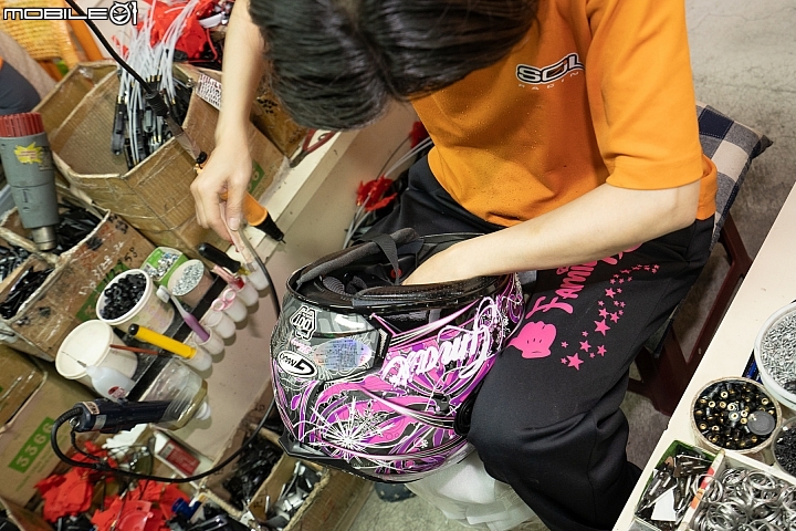 破解對國產帽的迷思！SOL HELMETS 安全帽撞擊測試實驗室、生產線參訪