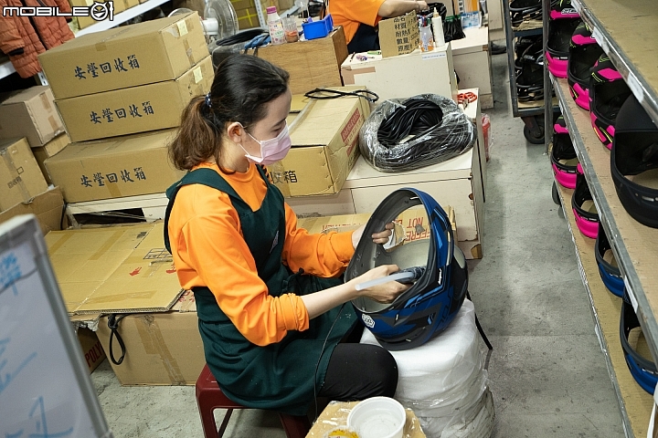 破解對國產帽的迷思！SOL HELMETS 安全帽撞擊測試實驗室、生產線參訪