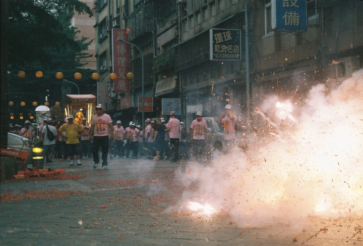 [Nikon TW20 QD]底片裝了就只好拍底片[Kodak 400]