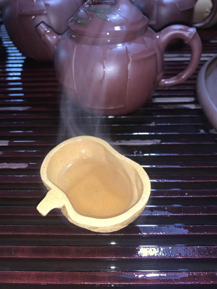 这个点边做壶，喝老山茶配榴莲，美滋滋呀🤩