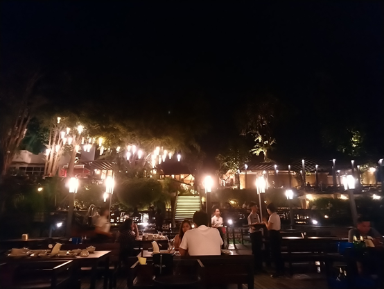 泰國北碧府Kanchanabury-河畔餐廳Keeree Tara