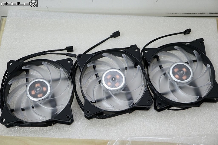 開箱 ARGB 燈效與散熱兼具 CM 酷瑪 MasterLiquid ML360R 一體水冷