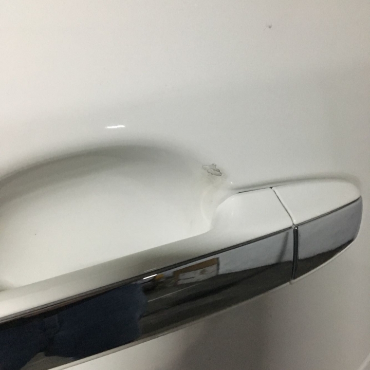 CAMRY 車門把手凹角脫漆？摸起來有點黏黏的！已經是第二次了