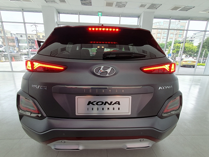 超帥、超稀有！限量50台「KONA鋼鐵人版」詳細賞車分享 (附專屬儀錶板&HUD開機影片)