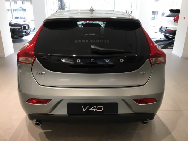 看了一圈最後還是選擇V40