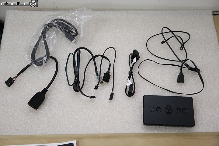 開箱 ARGB 燈效與散熱兼具 CM 酷瑪 MasterLiquid ML360R 一體水冷