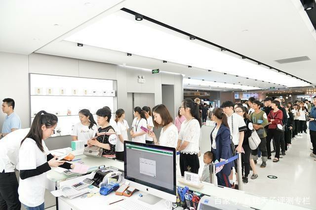 OPPO Reno多平台销量第一，线下同样大排长龙！真那么吸引人？