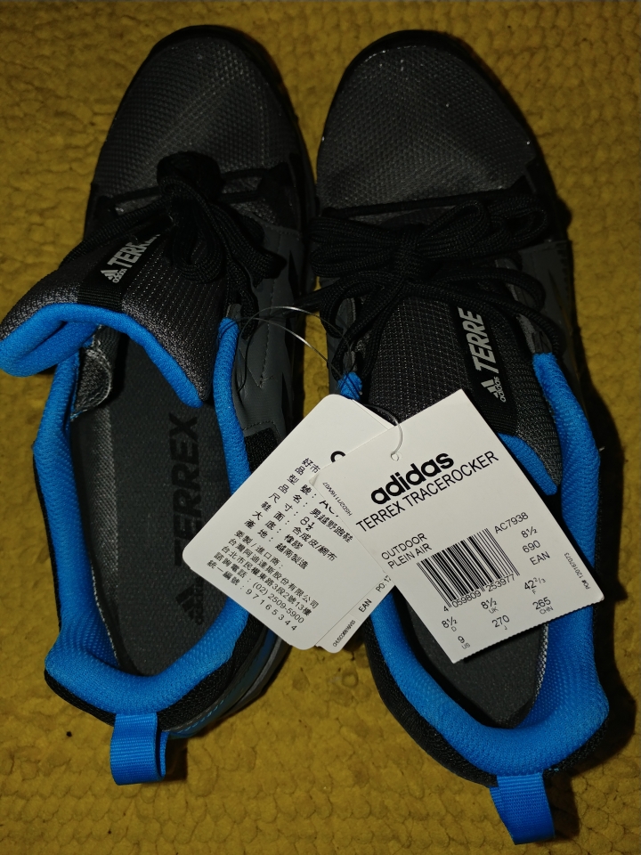 Costco 賣的 ADIDAS 男越野跑鞋 GORE-TEX 好爛不防水