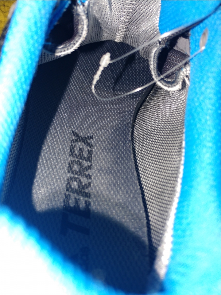Costco 賣的 ADIDAS 男越野跑鞋 GORE-TEX 好爛不防水
