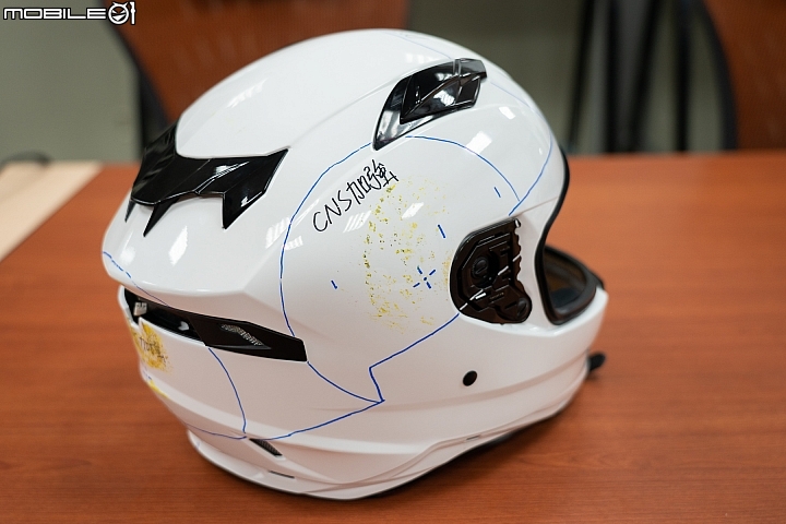 破解對國產帽的迷思！SOL HELMETS 安全帽撞擊測試實驗室、生產線參訪