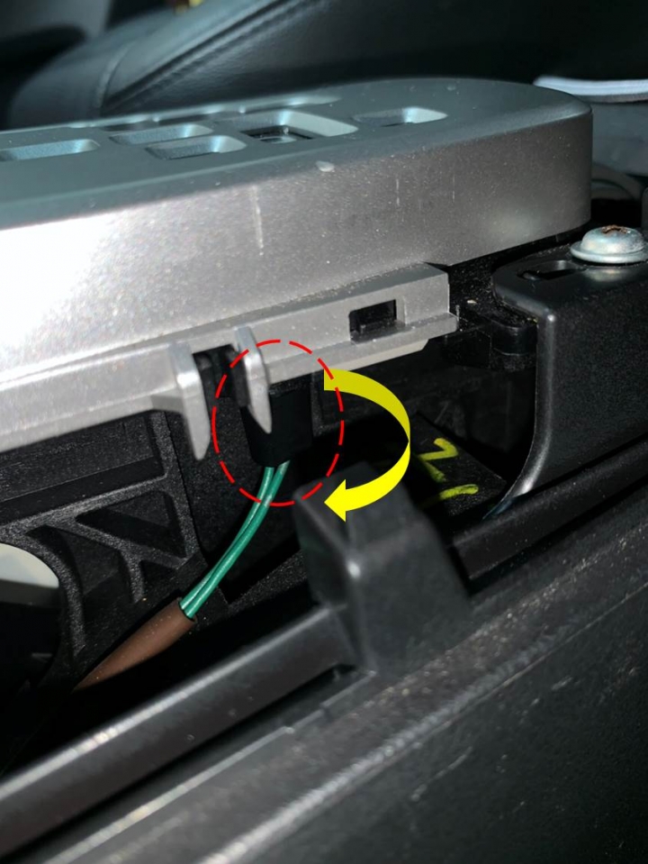 10.5 Altis 排檔燈更換