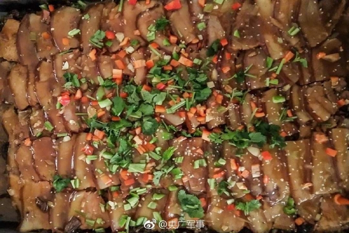 解放軍的伙食真心不錯啊