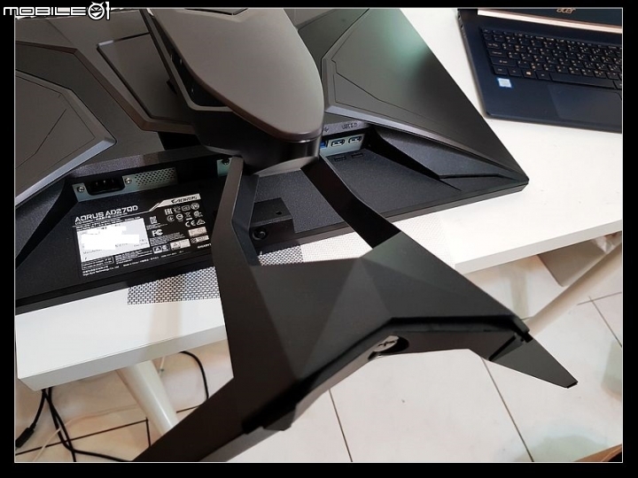 [開箱] 20K內最強電競螢幕AORUS AD27QD  (很完美了 是我的桌子失算)