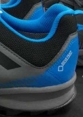 Costco 賣的 ADIDAS 男越野跑鞋 GORE-TEX 好爛不防水