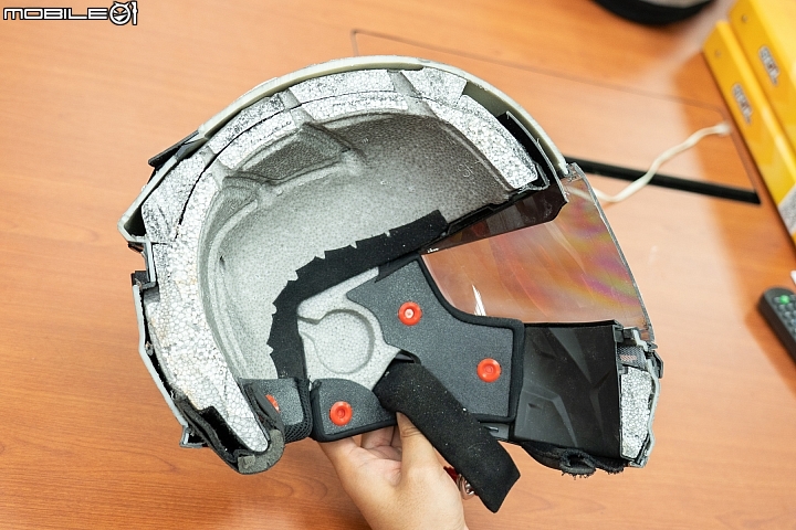破解對國產帽的迷思！SOL HELMETS 安全帽撞擊測試實驗室、生產線參訪