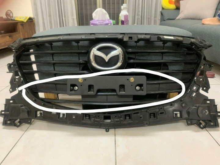 Mazda3 車牌上移