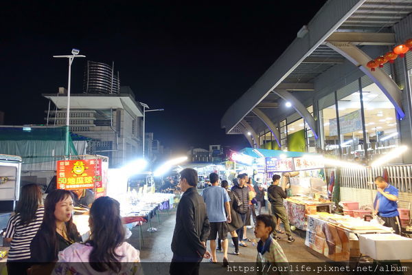 豐原八方夜市．50元比臉還大的超厚爆汁嫩雞排@阿煌香雞排