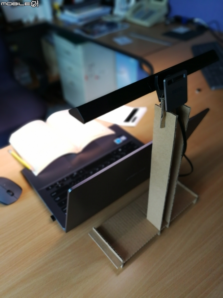 DIY筆電專用的檯燈,也可以拿來看書喔!