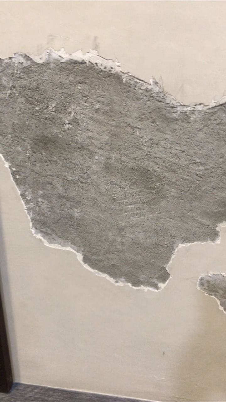 浴室冷熱管管壁滲水至隔牆主臥