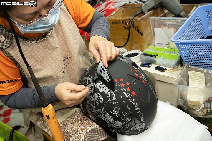 破解對國產帽的迷思！SOL HELMETS 安全帽撞擊測試實驗室、生產線參訪