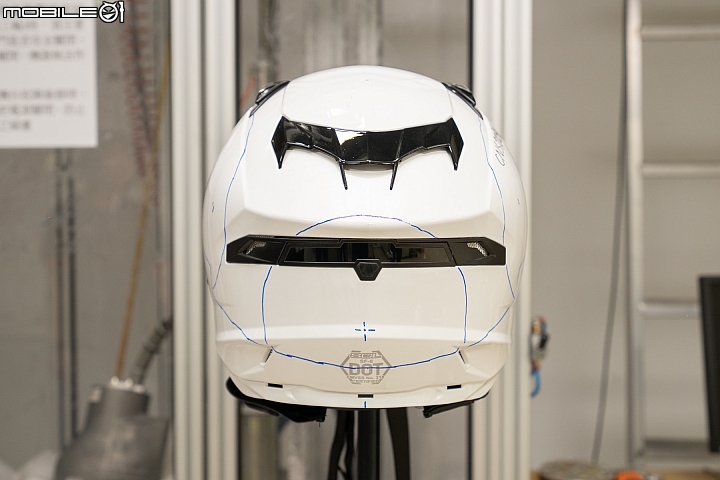 破解對國產帽的迷思！SOL HELMETS 安全帽撞擊測試實驗室、生產線參訪