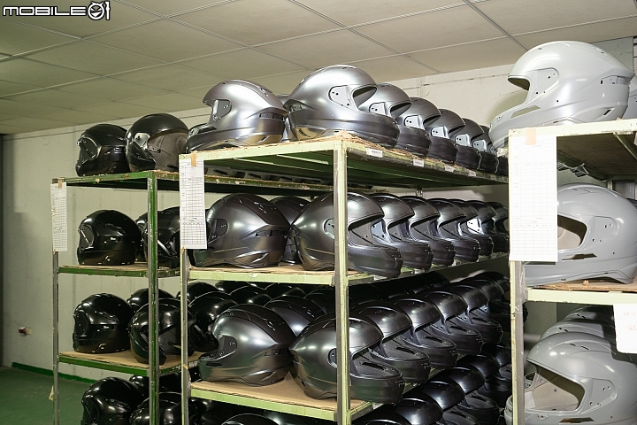 破解對國產帽的迷思！SOL HELMETS 安全帽撞擊測試實驗室、生產線參訪