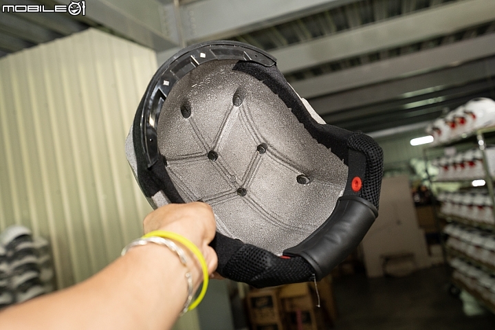 破解對國產帽的迷思！SOL HELMETS 安全帽撞擊測試實驗室、生產線參訪