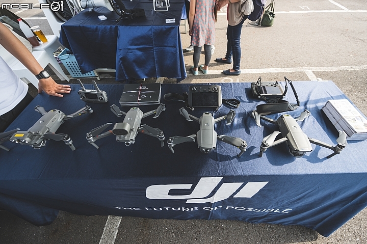 【採訪】Taiwan Drone 100 無人機群飛‧成功征服台南安平！產官學攜手推動無人機產業與教育！