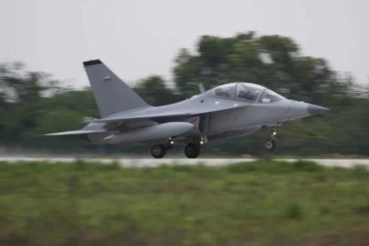 又一批L15高教機交付