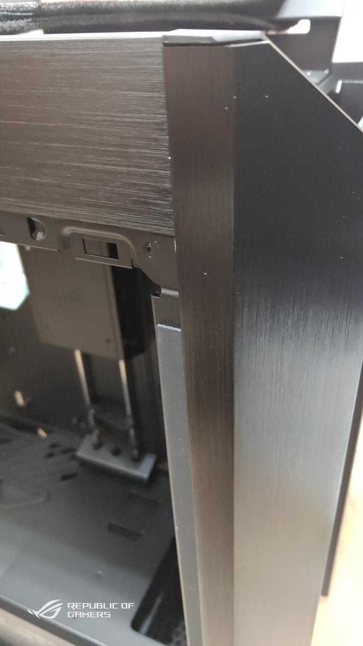 ROG STRIX HELIOS機殼 (簡單開箱)