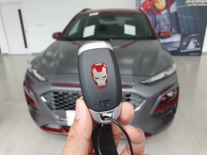 超帥、超稀有！限量50台「KONA鋼鐵人版」詳細賞車分享 (附專屬儀錶板&HUD開機影片)