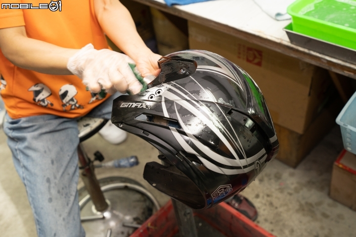破解對國產帽的迷思！SOL HELMETS 安全帽撞擊測試實驗室、生產線參訪