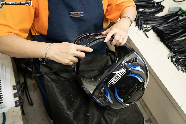 破解對國產帽的迷思！SOL HELMETS 安全帽撞擊測試實驗室、生產線參訪