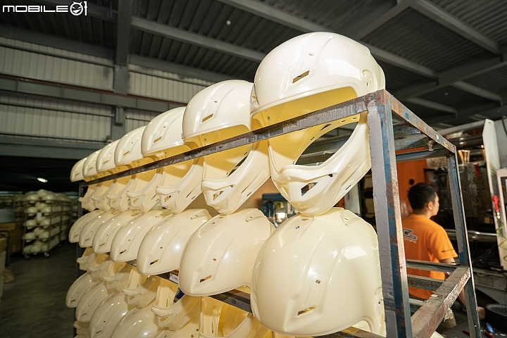 破解對國產帽的迷思！SOL HELMETS 安全帽撞擊測試實驗室、生產線參訪