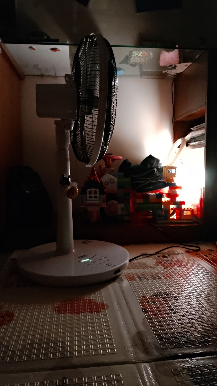有買x71的人可以拍低光源來看看嗎？感激~
