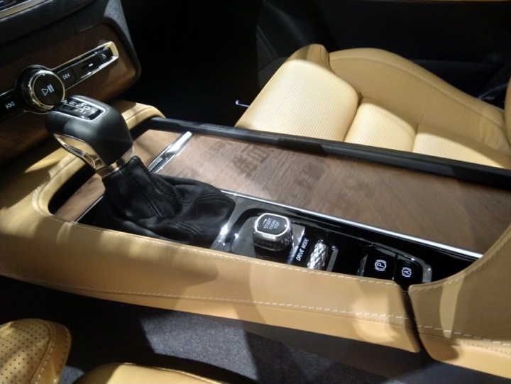 [心得] BMW X5 vs XC90實車比較