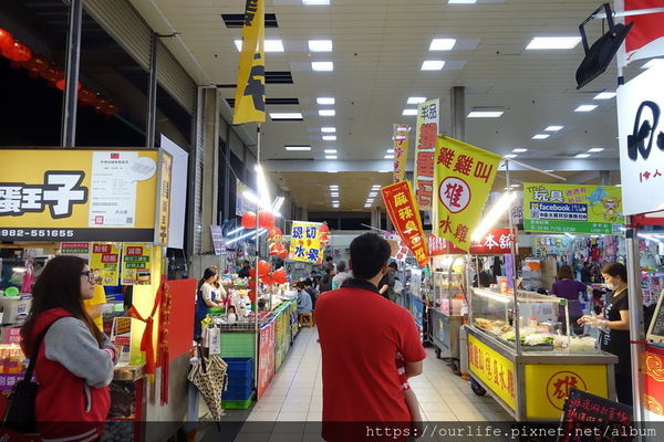 豐原八方夜市．50元比臉還大的超厚爆汁嫩雞排@阿煌香雞排