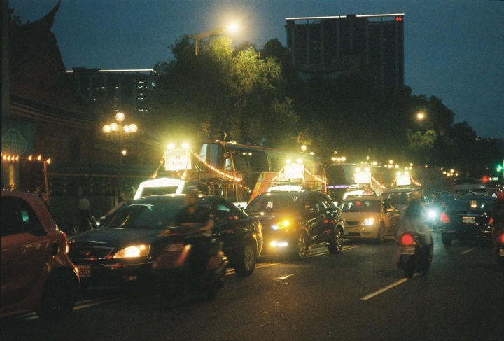 [Nikon TW20 QD]底片裝了就只好拍底片[Kodak 400]