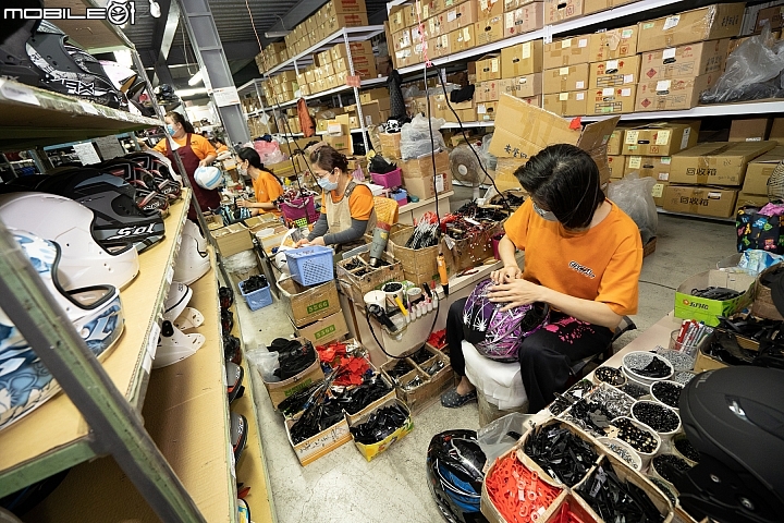 破解對國產帽的迷思！SOL HELMETS 安全帽撞擊測試實驗室、生產線參訪