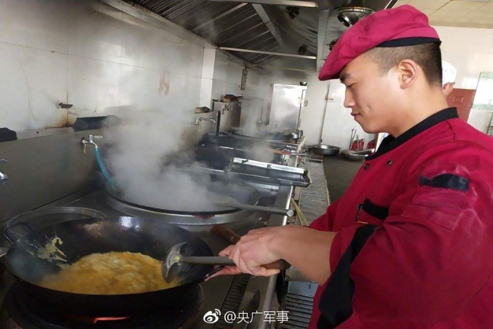 解放軍的伙食真心不錯啊