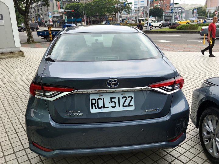 (缺失及問題更新)開過就回不去的TOYOTA ALTIS HYBRID，神車沒有極限之一統江湖