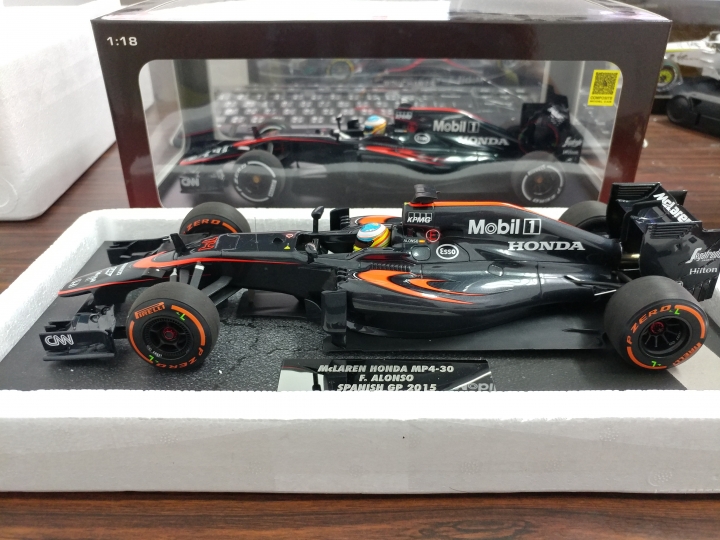 [開箱]MINICHAMPS 1/18 MCLAREN MP4-30   F.ALONSO