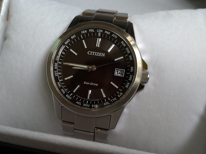 【開箱】CITIZEN Eco-Drive光動能CB1090-59E