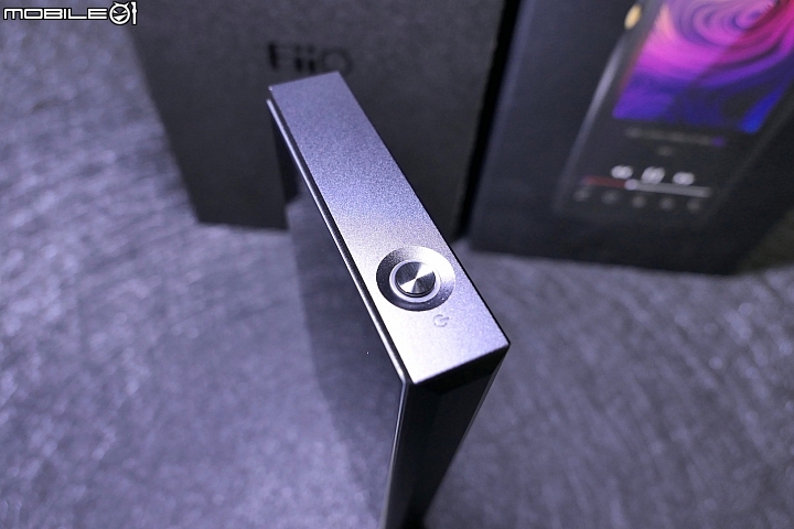 [開箱評測]FiiO M11 安卓智能無損音樂播放器～2.5平衡/4.4平衡/3.5單端～您要的“洞”通通給！