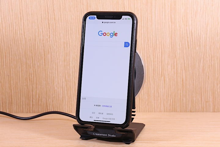 PlugStand_無線充電板支撐架開箱動手玩