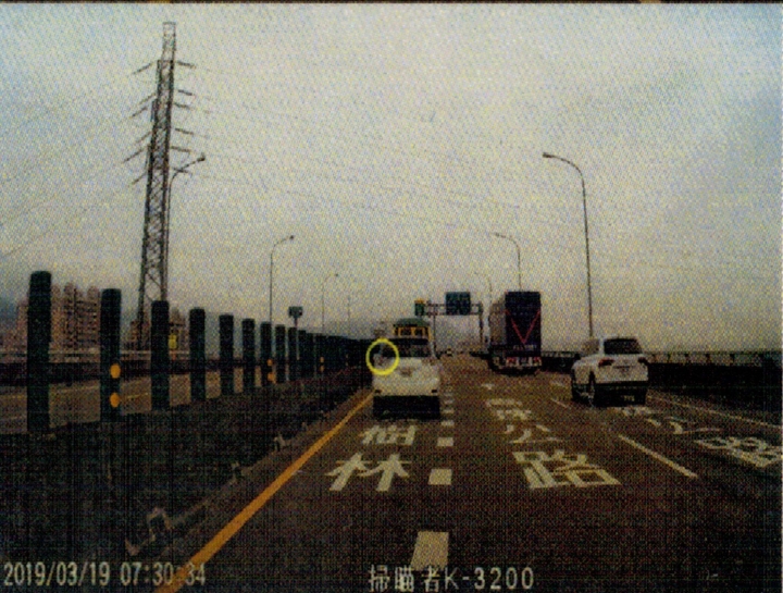 >< 被檢舉了... 沿著內線下交流道 ...罰 NT$ 3000