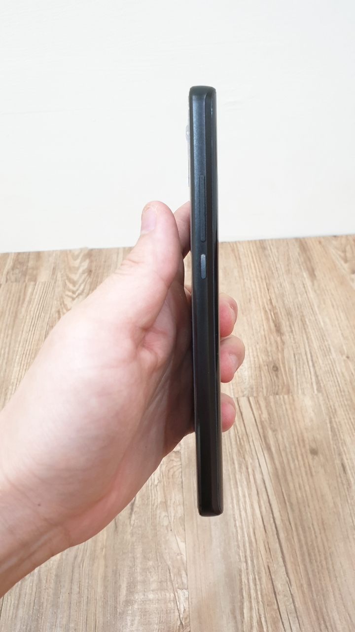不專業開箱 Blackview Max1 投影機手機