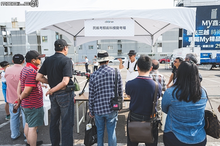 【採訪】Taiwan Drone 100 無人機群飛‧成功征服台南安平！產官學攜手推動無人機產業與教育！